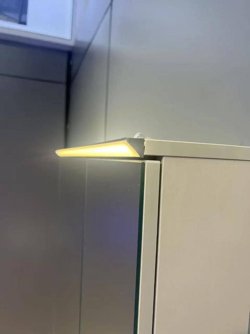 镜前灯线该装在哪儿最合适？-第3张图片-索能光电网