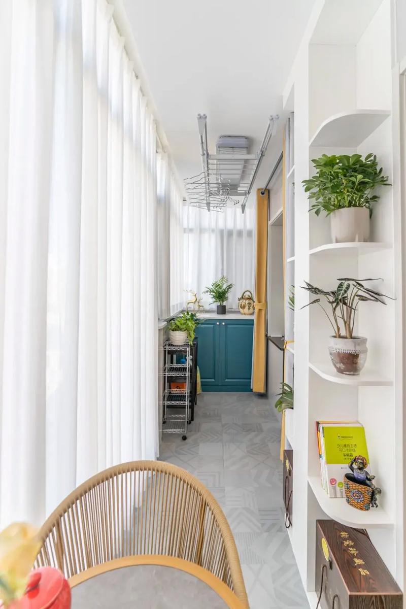 阳台未封，晾衣架怎么装？-第1张图片-索能光电网