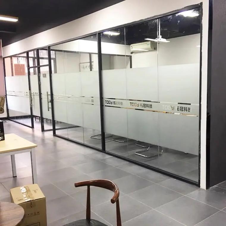 玻璃防撞条该贴门窗的哪个位置最合适？-第1张图片-索能光电网