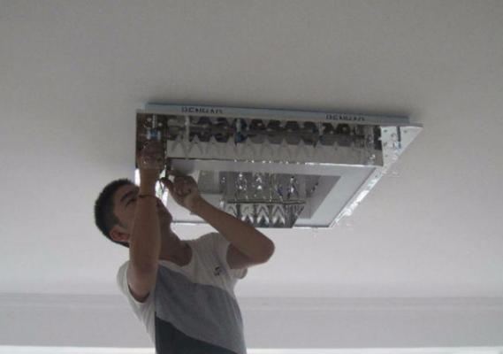 大型LED水晶灯坏了怎么维修？-第2张图片-索能光电网