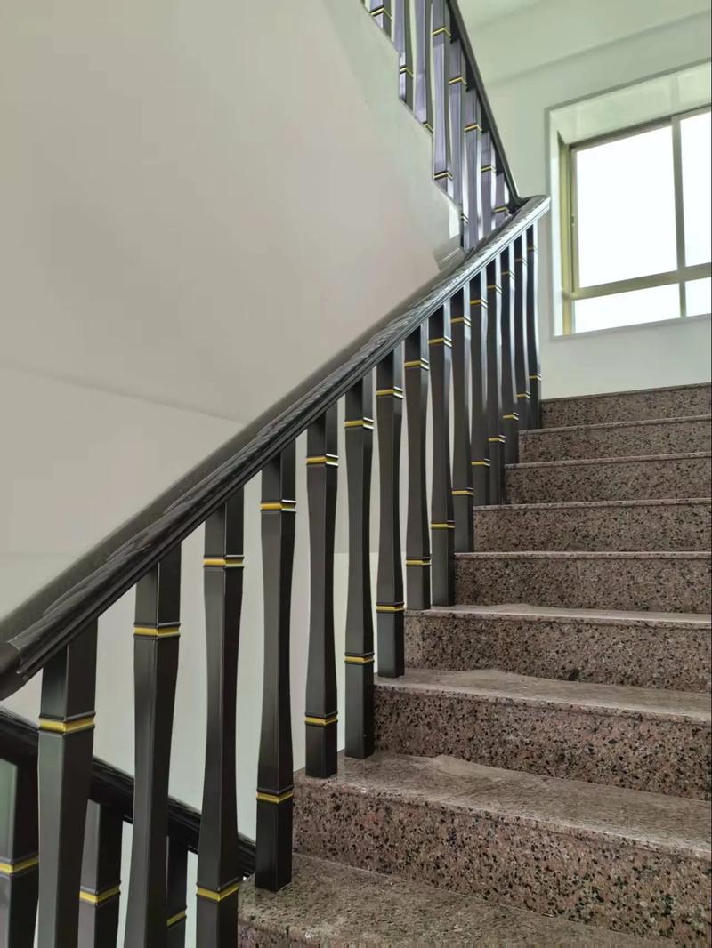 扶手面管铝材断了怎么修？-第2张图片-索能光电网