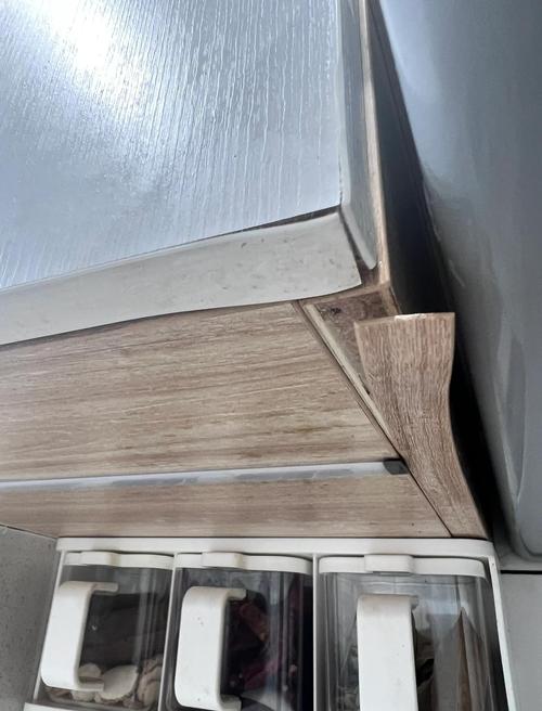 橱柜门翘边怎么修？-第2张图片-索能光电网