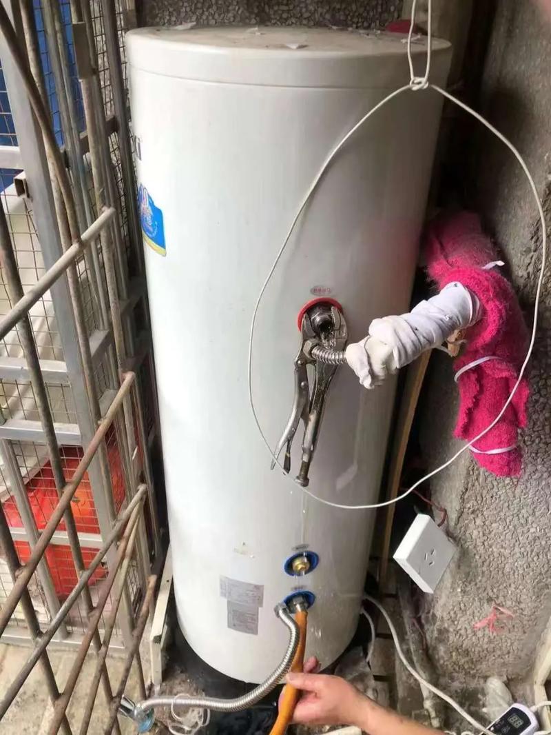 电话维修热水器，服务怎么收费？-第1张图片-索能光电网