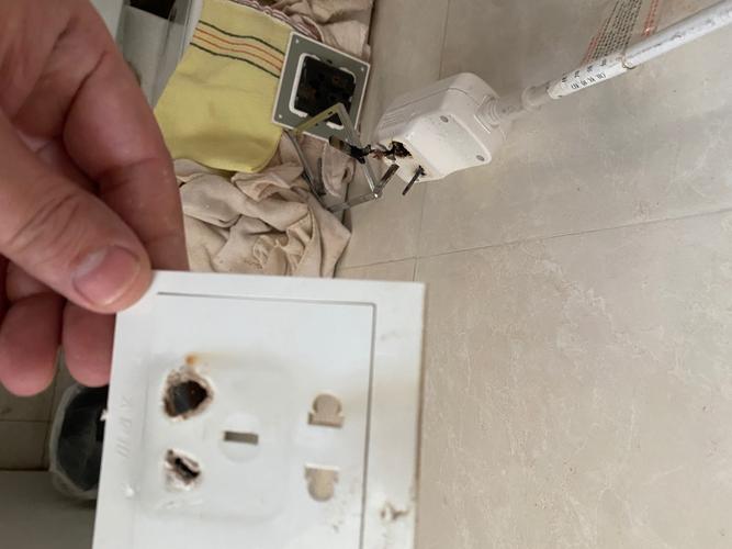 插座插头着火如何紧急处理？-第2张图片-索能光电网