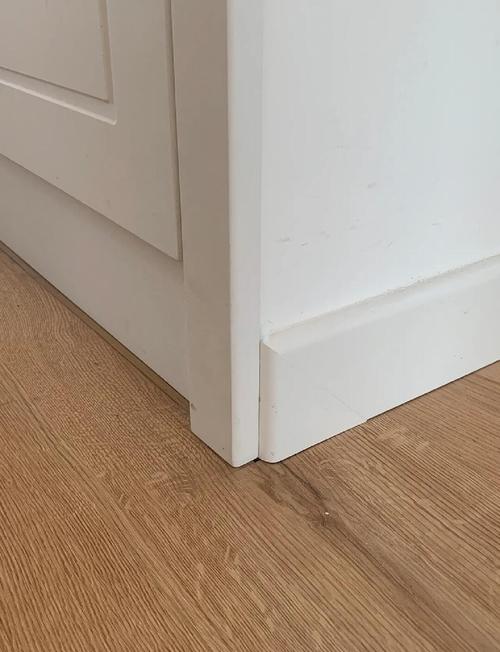 踢角线怎么贴才平整不歪？-第1张图片-索能光电网