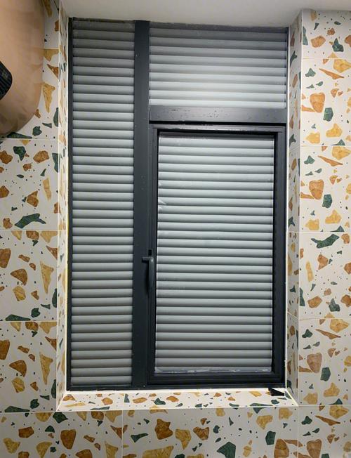 卫生间有窗采光差？2025年最新设计技巧来了！-第1张图片-索能光电网