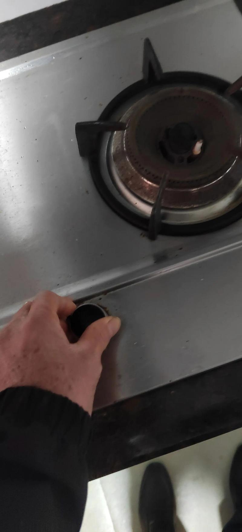 燃气灶打胶新规?2025年这样操作才安全!-第2张图片-索能光电网 燃气灶打胶新规?2025年这样操作才安全!-第2张图片-索能光电网