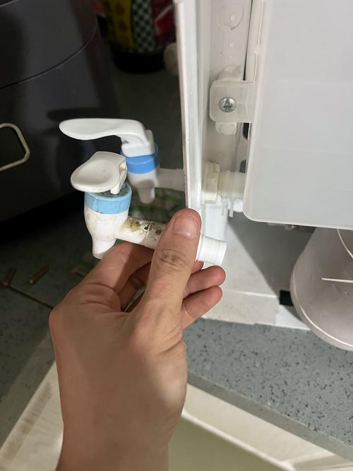 饮水机水流变小怎么办？2025年快速修复指南来了！-第3张图片-索能光电网