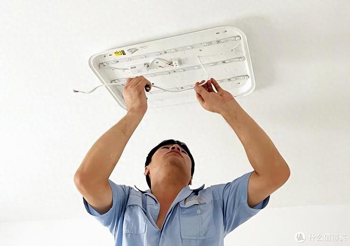 嵌入LED灯坏了怎么拆？30秒应急处理！-第3张图片-索能光电网