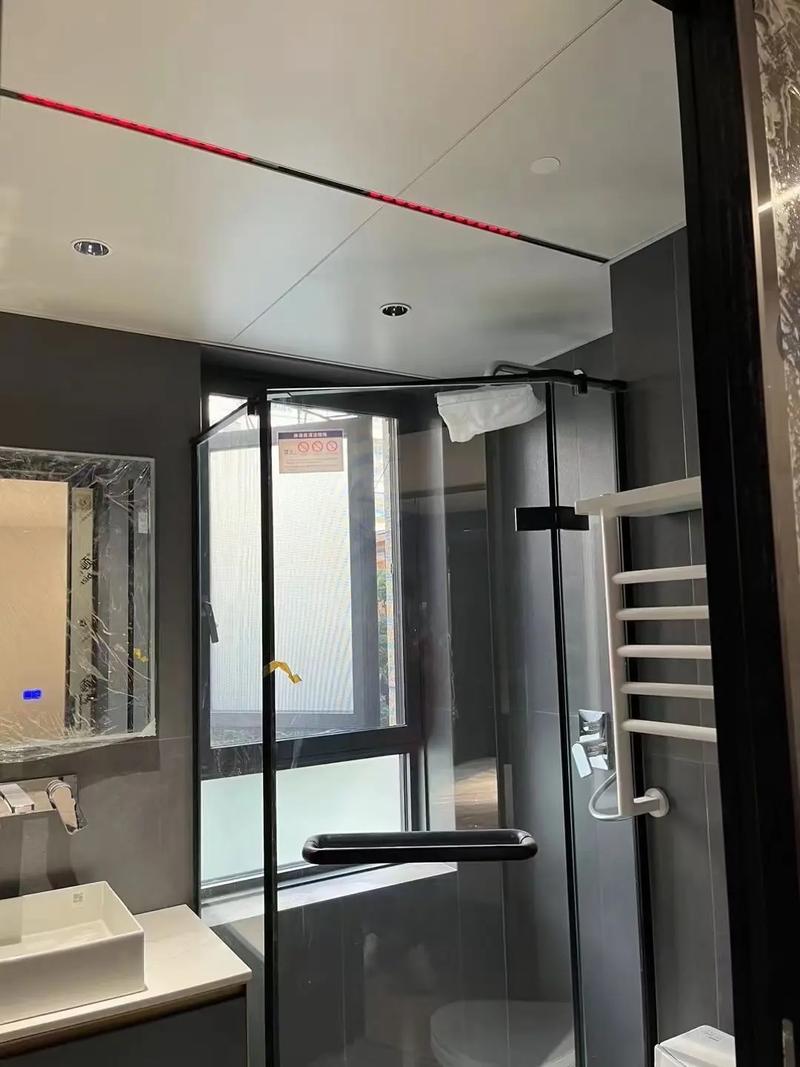 集成吊顶大板浴霸2025年最新安装方法是什么?-第1张图片-索能光电网 集成吊顶大板浴霸2025年最新安装方法是什么?-第1张图片-索能光电网