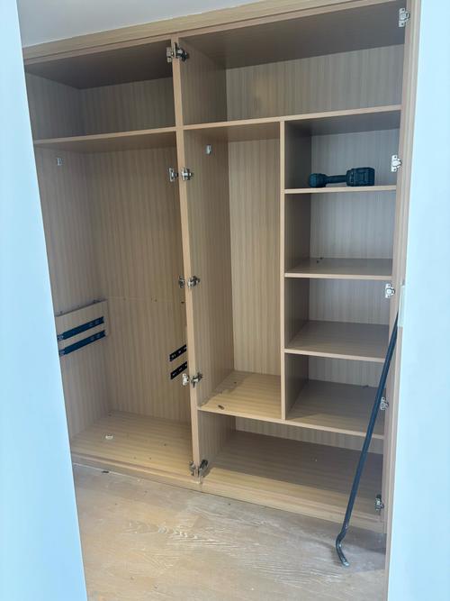 推拉衣柜门卡住了怎么拆？2025年最新方法来了！-第2张图片-索能光电网