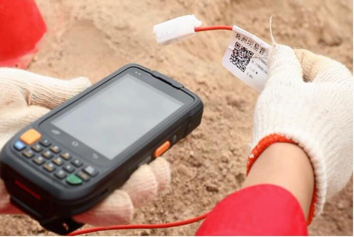 手机雷管开摄像头？最新操作漏洞曝光？-第2张图片-索能光电网