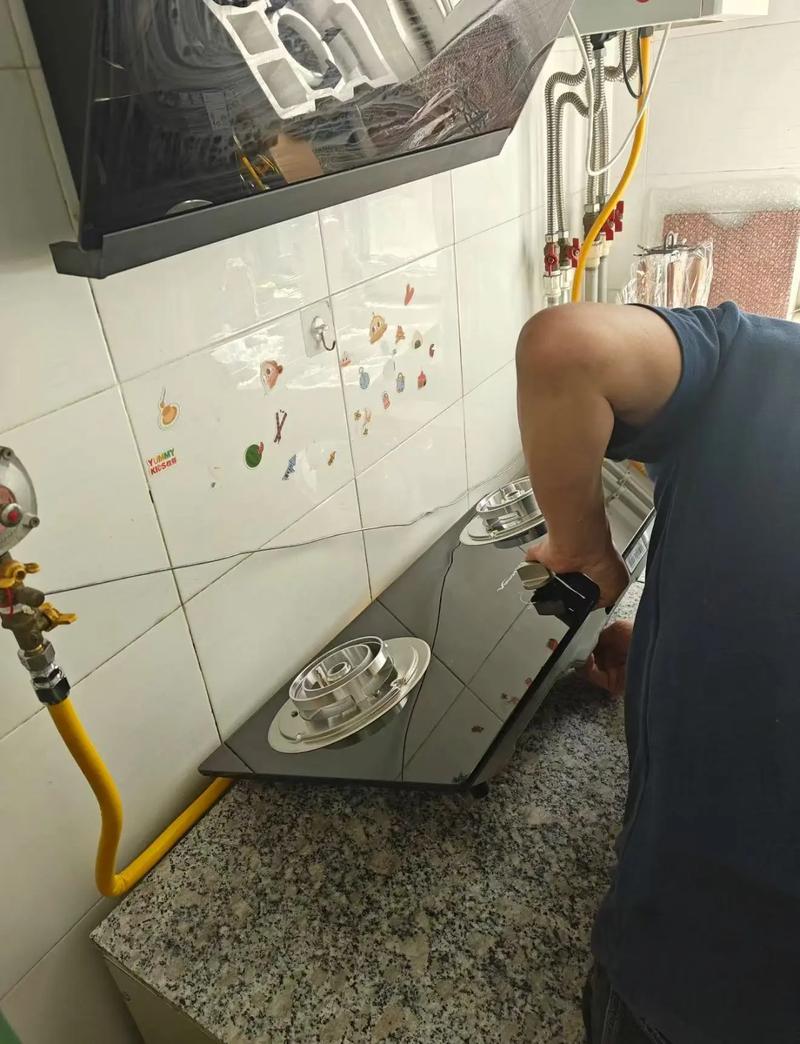 燃气灶维修服务电话24小时有人接吗？-第3张图片-索能光电网