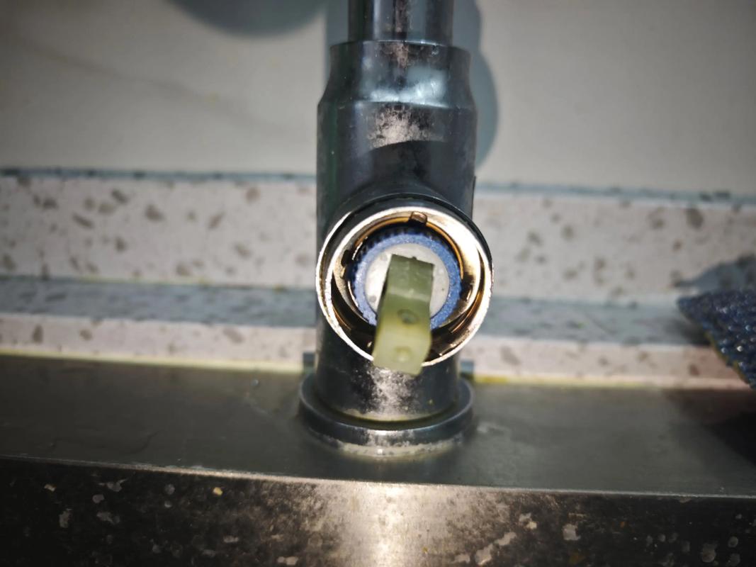 水龙头胶带怎么拆？2025年最新方法来了！-第3张图片-索能光电网