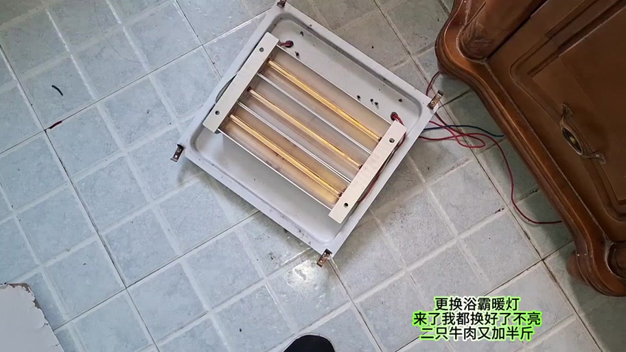 2025年浴霸灯板替换教程,旧灯板拆不掉怎么办?-第1张图片-索能光电网 2025年浴霸灯板替换教程,旧灯板拆不掉怎么办?-第1张图片-索能光电网