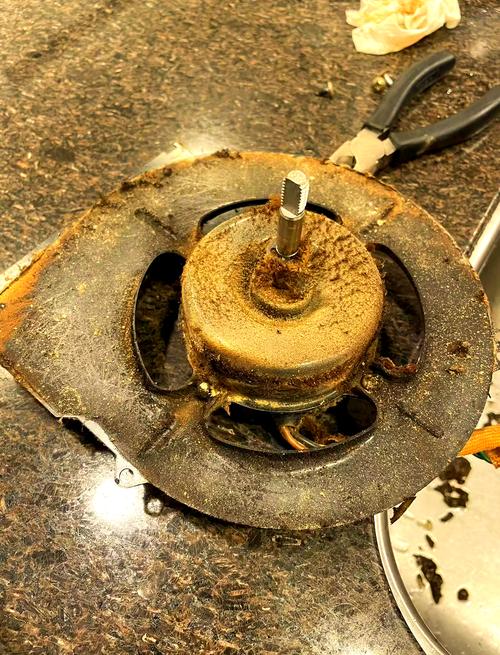 饭店排气扇如何有效清洗？-第2张图片-索能光电网