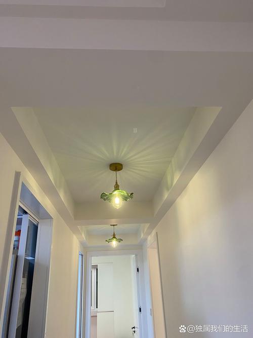走廊有梁怎么装灯?巧设计照亮不碰梁!-第1张图片-索能光电网 走廊有梁怎么装灯?巧设计照亮不碰梁!-第1张图片-索能光电网