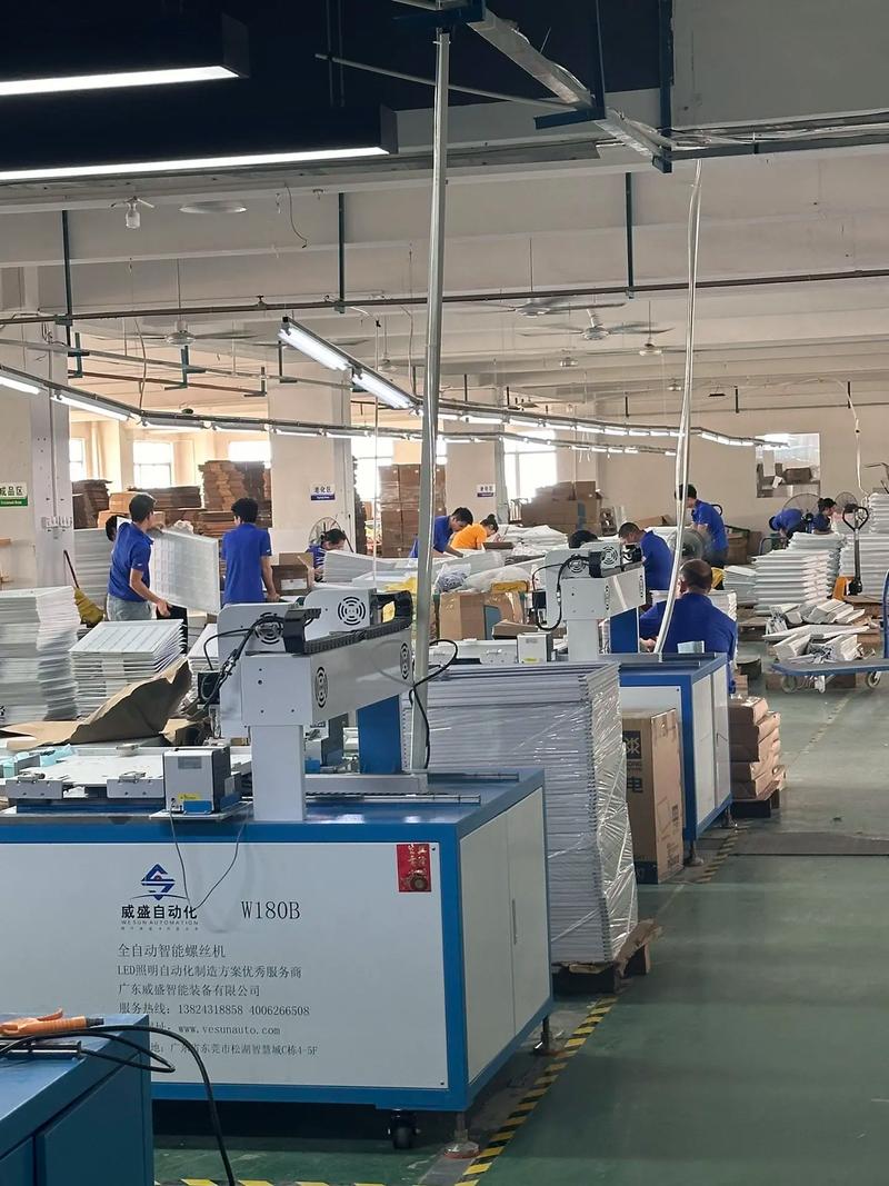 丹阳机车灯具厂有何特色优势?-第2张图片-索能光电网 丹阳机车灯具厂有何特色优势?-第2张图片-索能光电网