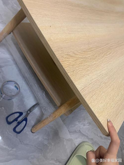 餐桌晃动多少算正常？-第1张图片-索能光电网