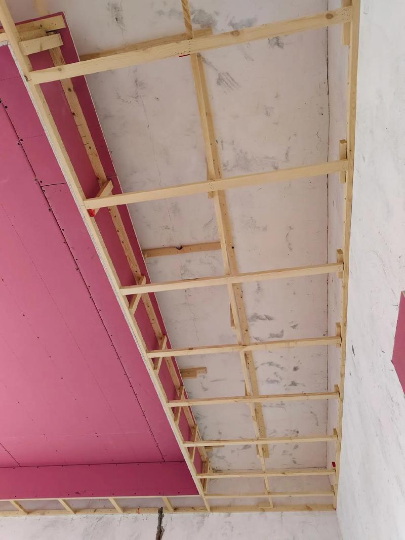 木板吊顶如何安全悬挂机器？-第2张图片-索能光电网