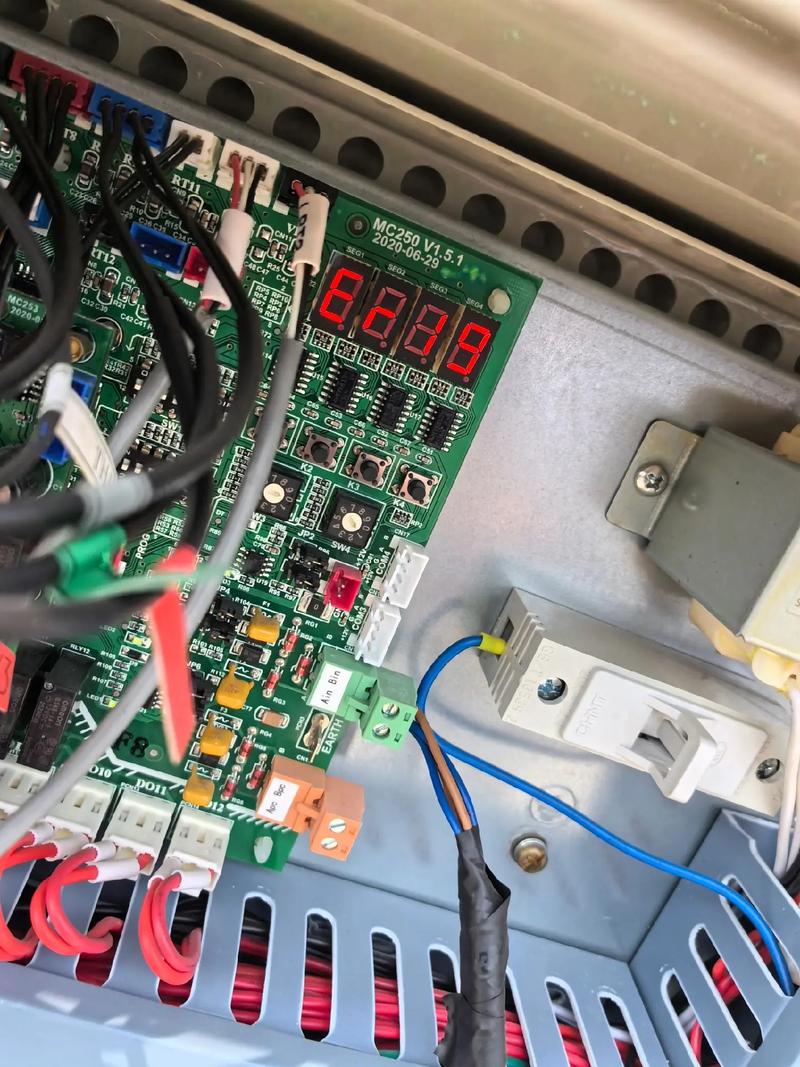 麦克维尔高压故障原因何在？-第3张图片-索能光电网