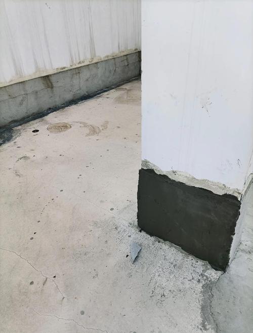 墙上掉灰怎么处理才彻底？-第1张图片-索能光电网