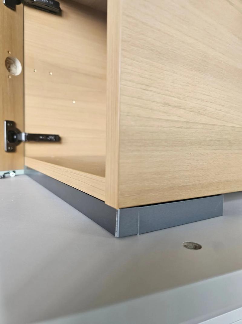 衣柜安装地角线怎么处理？-第1张图片-索能光电网