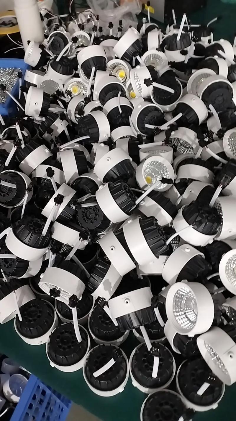 灯具供货厂家w哪家靠谱？-第3张图片-索能光电网