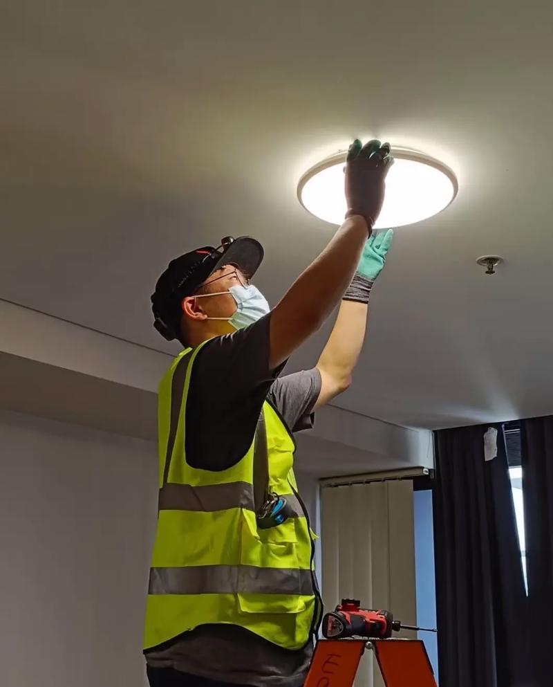 维修灯具比赛-第3张图片-索能光电网