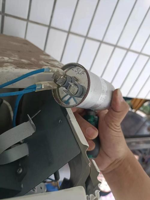 空调启动电容故障会导致哪些异常现象？如何快速判断与有效解决？-第1张图片-索能光电网