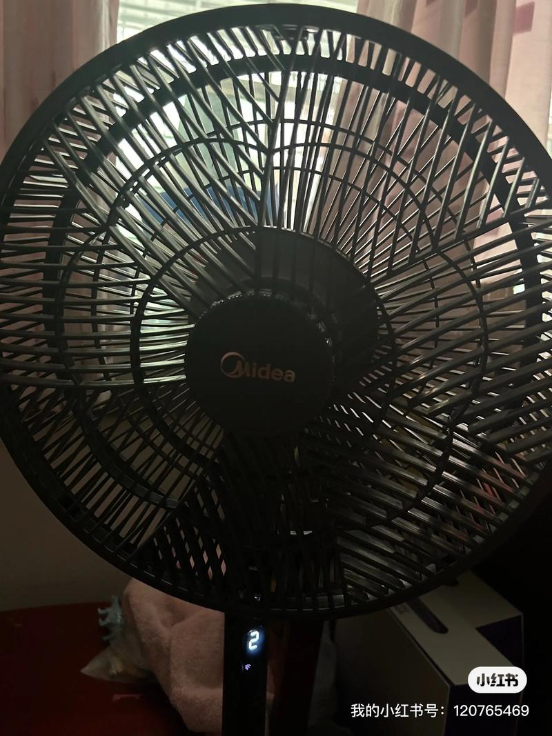 美的遥控风扇突然失灵？按键无反应、灯光闪烁还发出异响，是遥控器坏了还是电机故障？自己能修还是得找售后？-第2张图片-索能光电网