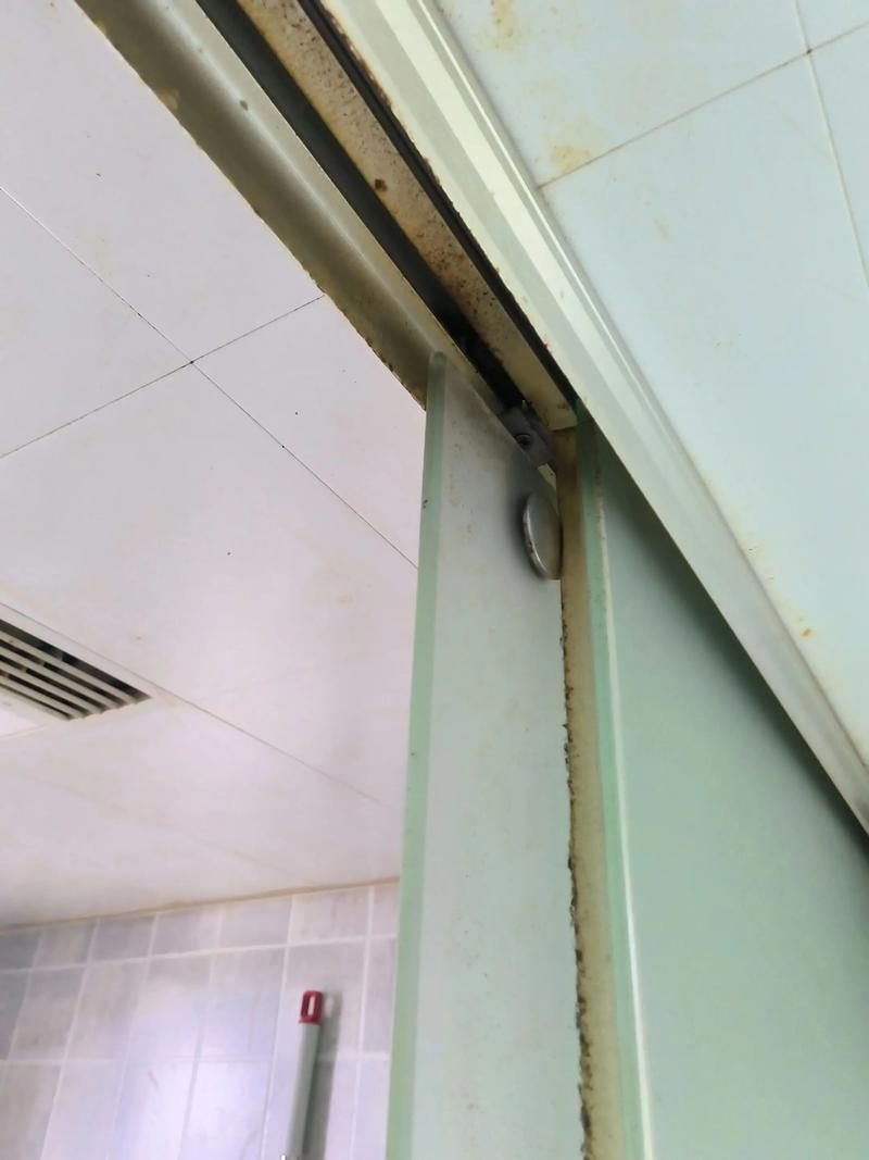 厕所推拉门滑轮坏了怎么修？-第1张图片-索能光电网