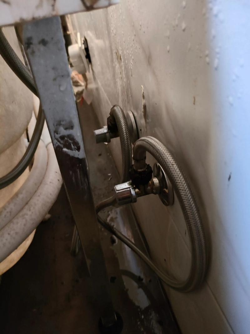 浴缸底部黄斑怎么彻底洗掉?-第1张图片-索能光电网 浴缸底部黄斑怎么彻底洗掉?-第1张图片-索能光电网