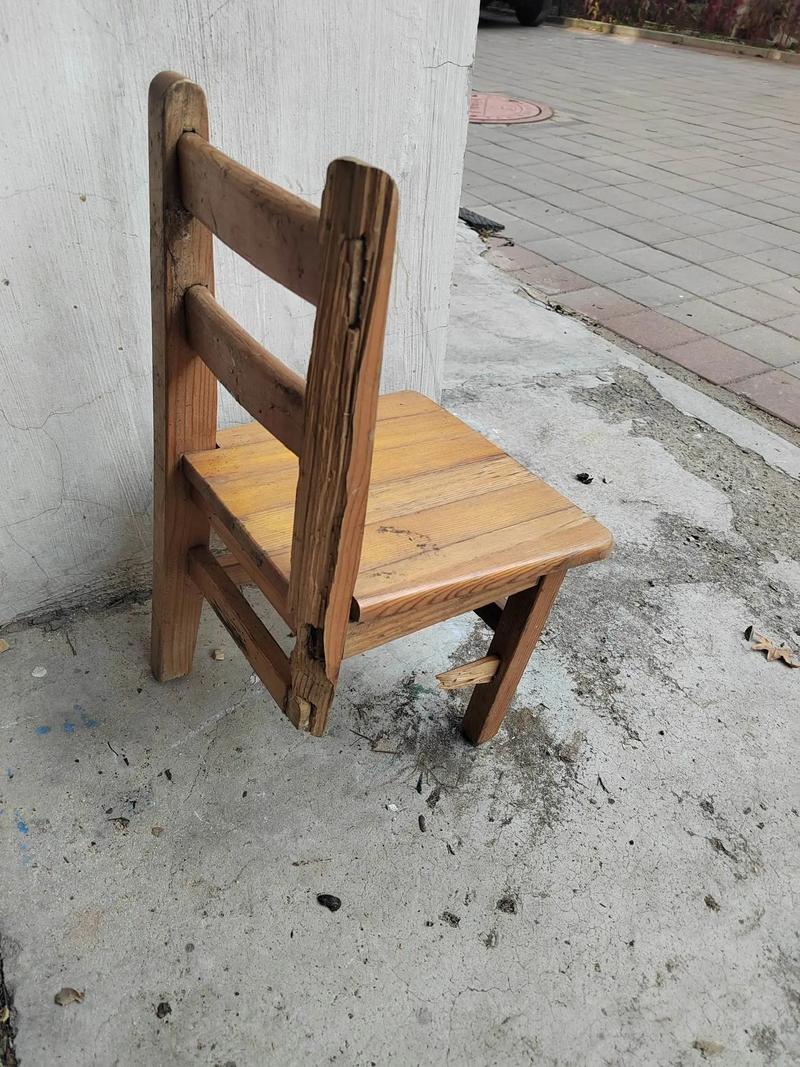 凳子腿松动错位,怎么快速修好?-第1张图片-索能光电网 凳子腿松动错位,怎么快速修好?-第1张图片-索能光电网