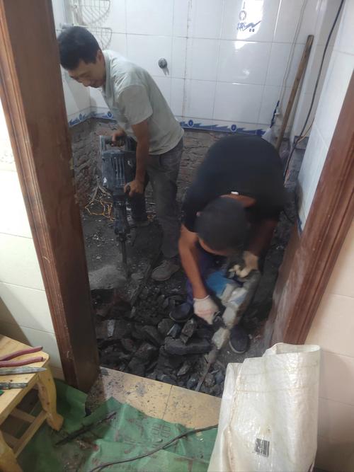 马桶漏水了，维修师傅怎么选？-第2张图片-索能光电网