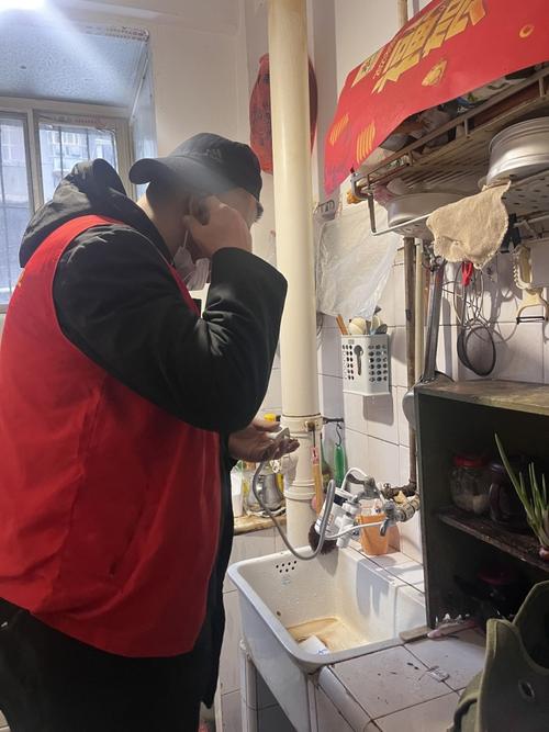 电热水龙头坏了，师傅怎么修？-第1张图片-索能光电网