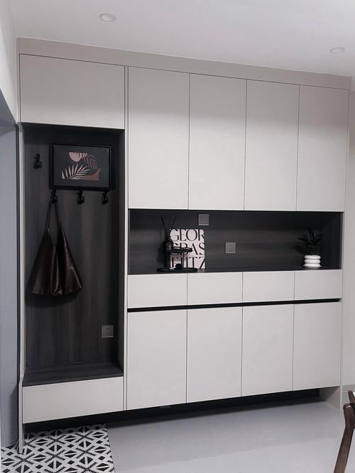 万师傅付费安装鞋柜，价格如何？-第1张图片-索能光电网