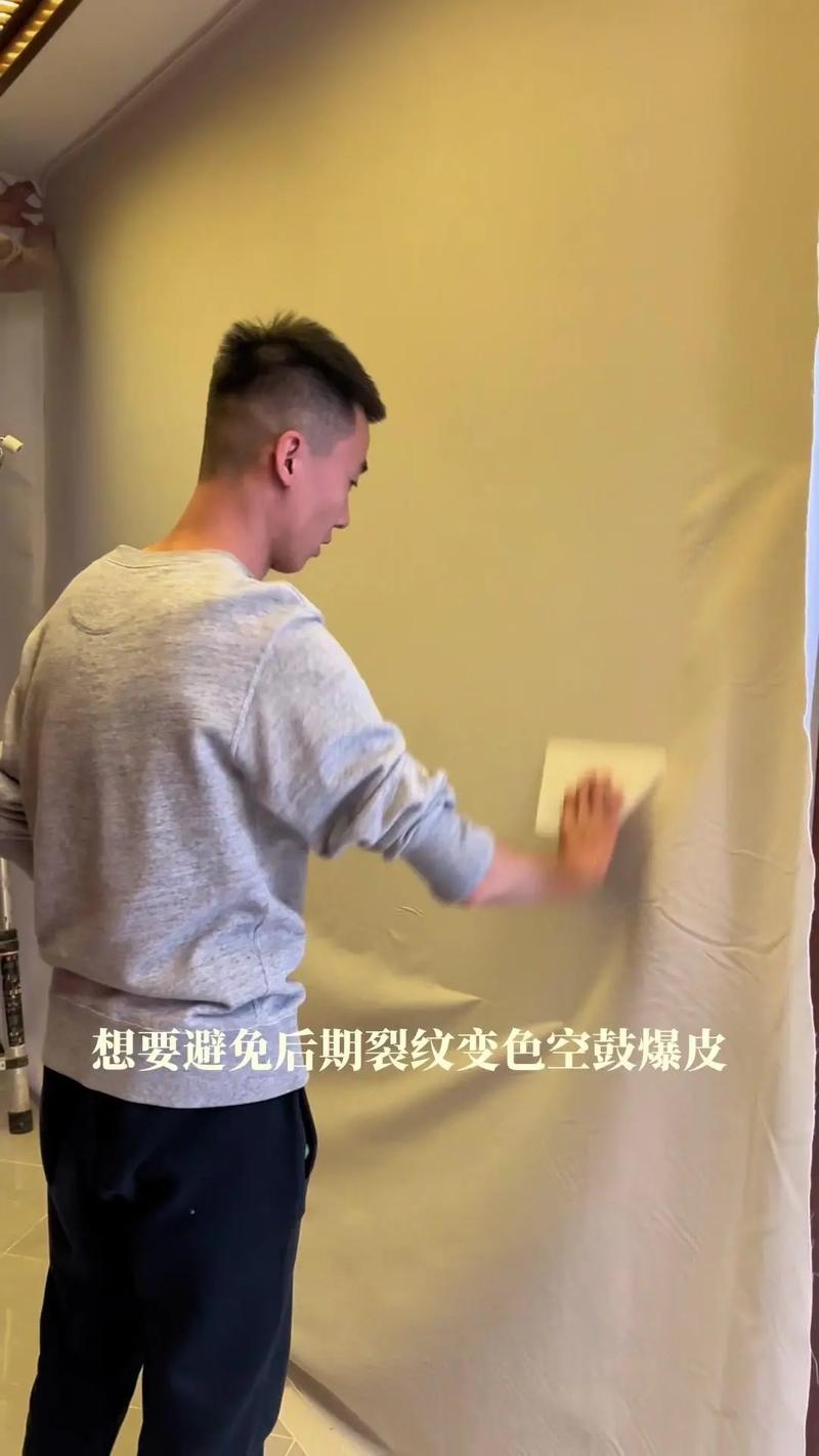 贴墙布师傅为何要先刷胶？-第3张图片-索能光电网