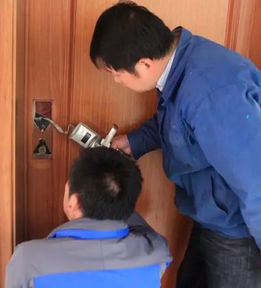 女子保险柜开锁师傅，有何故事或技能？-第2张图片-索能光电网