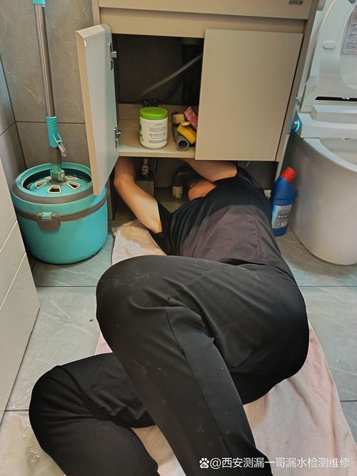 进水马桶漏水怎么办？师傅怎么修？-第2张图片-索能光电网