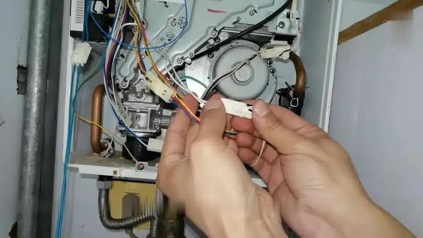 樱花热水器坏了怎么修？-第1张图片-索能光电网