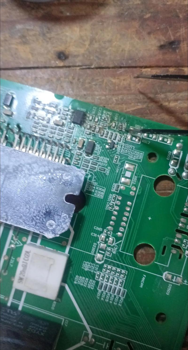 美的空调P49故障是什么原因？-第2张图片-索能光电网