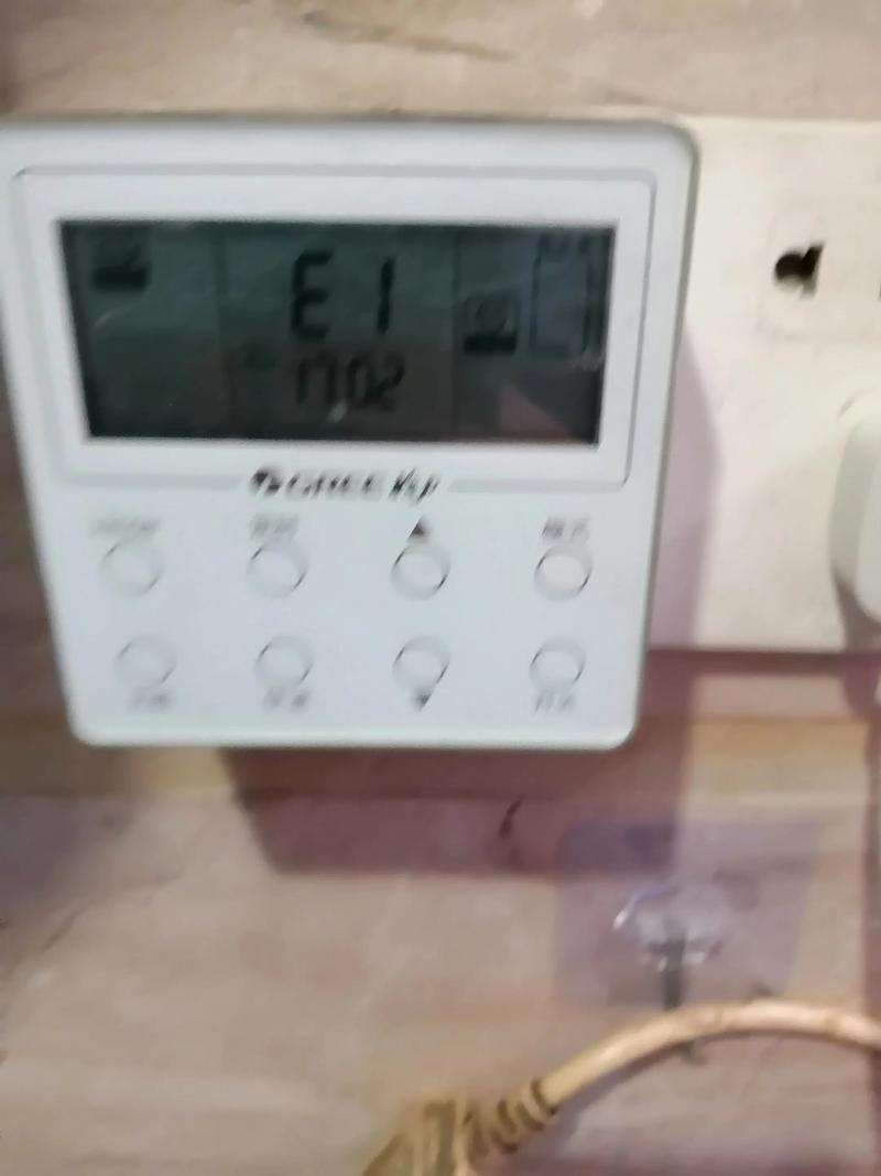 格力风管机E1故障怎么办？-第2张图片-索能光电网