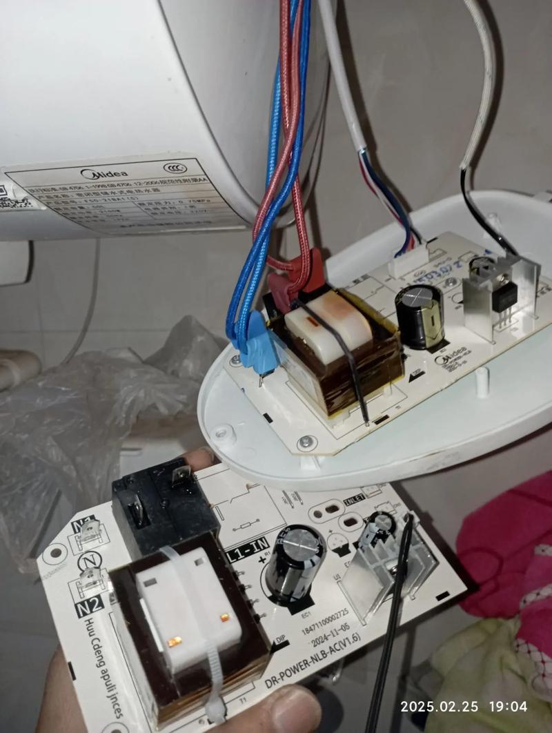 美的热水器维修电话是多少？-第1张图片-索能光电网