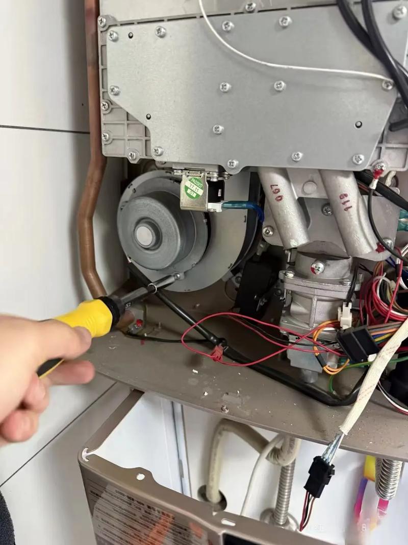 电话热水器坏了怎么修？-第2张图片-索能光电网