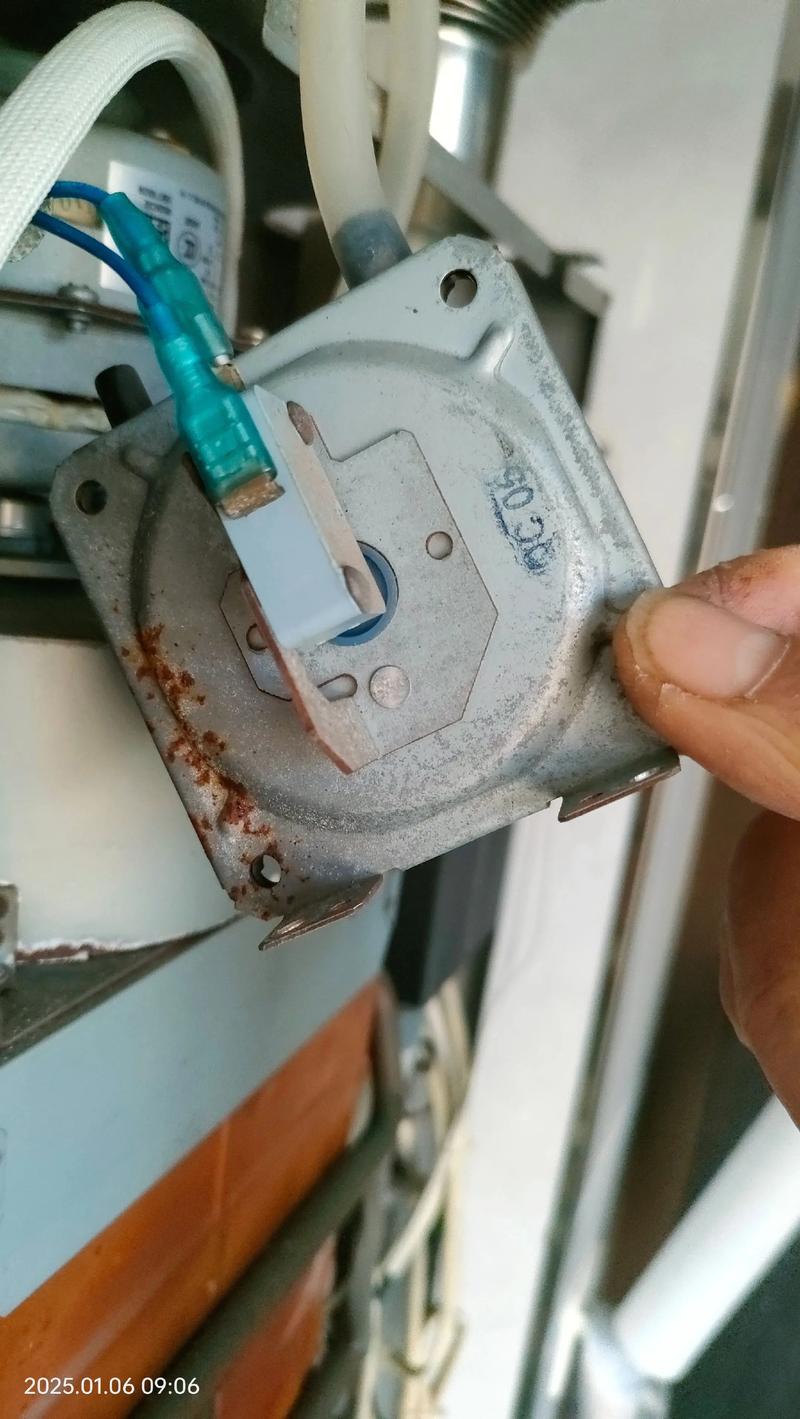 万和电热水器维修电话是多少？-第1张图片-索能光电网