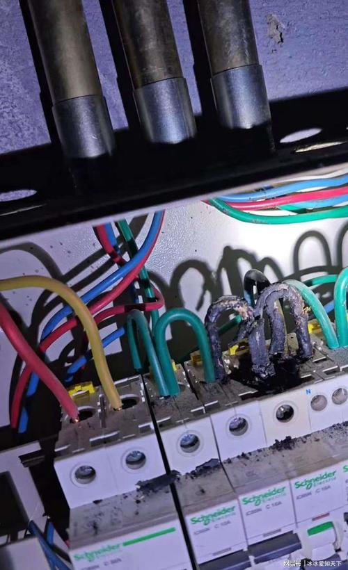 用电维修电话是多少？-第1张图片-索能光电网